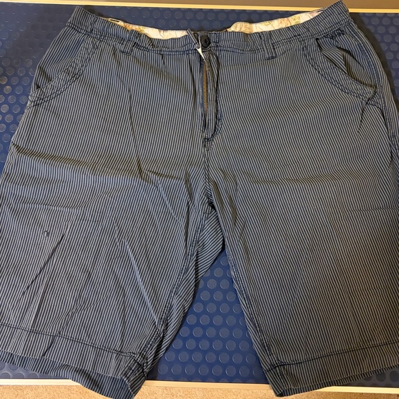 Men's Casual shorts- Olive, Navy, Blue, Gray, Tan - Picture 2 of 13